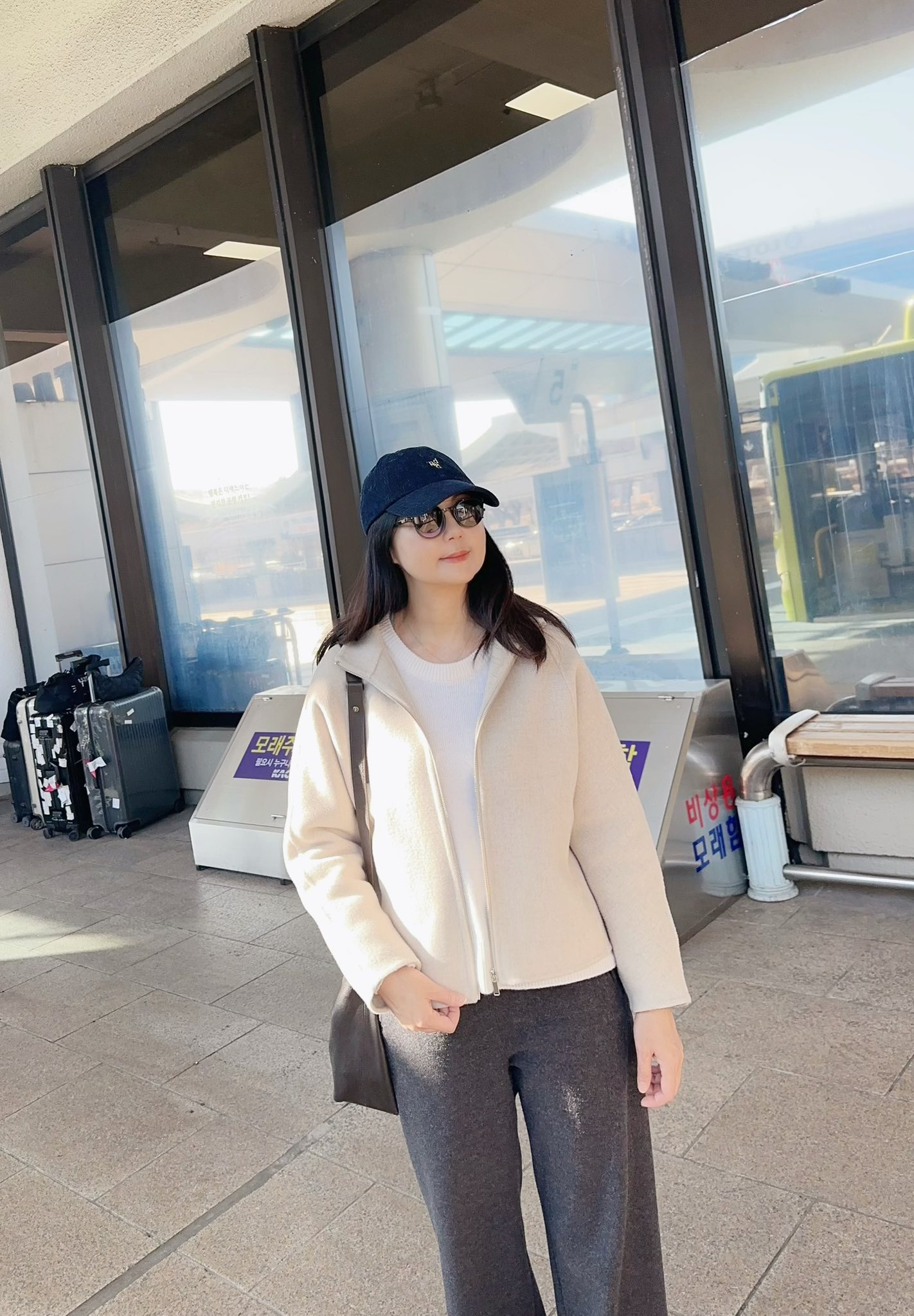 A23.俐落好穿立領拉鍊手工短大衣