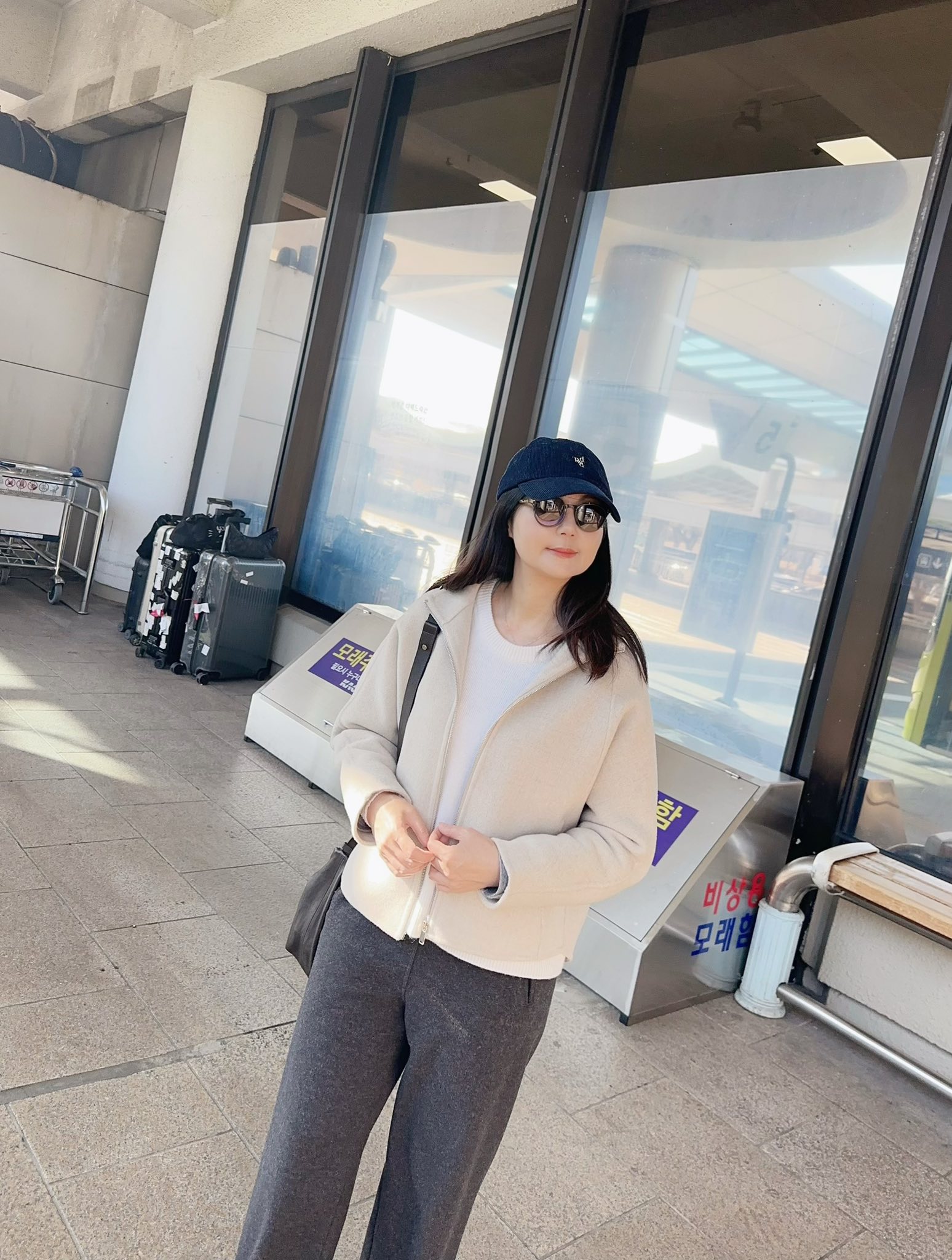 A23.俐落好穿立領拉鍊手工短大衣