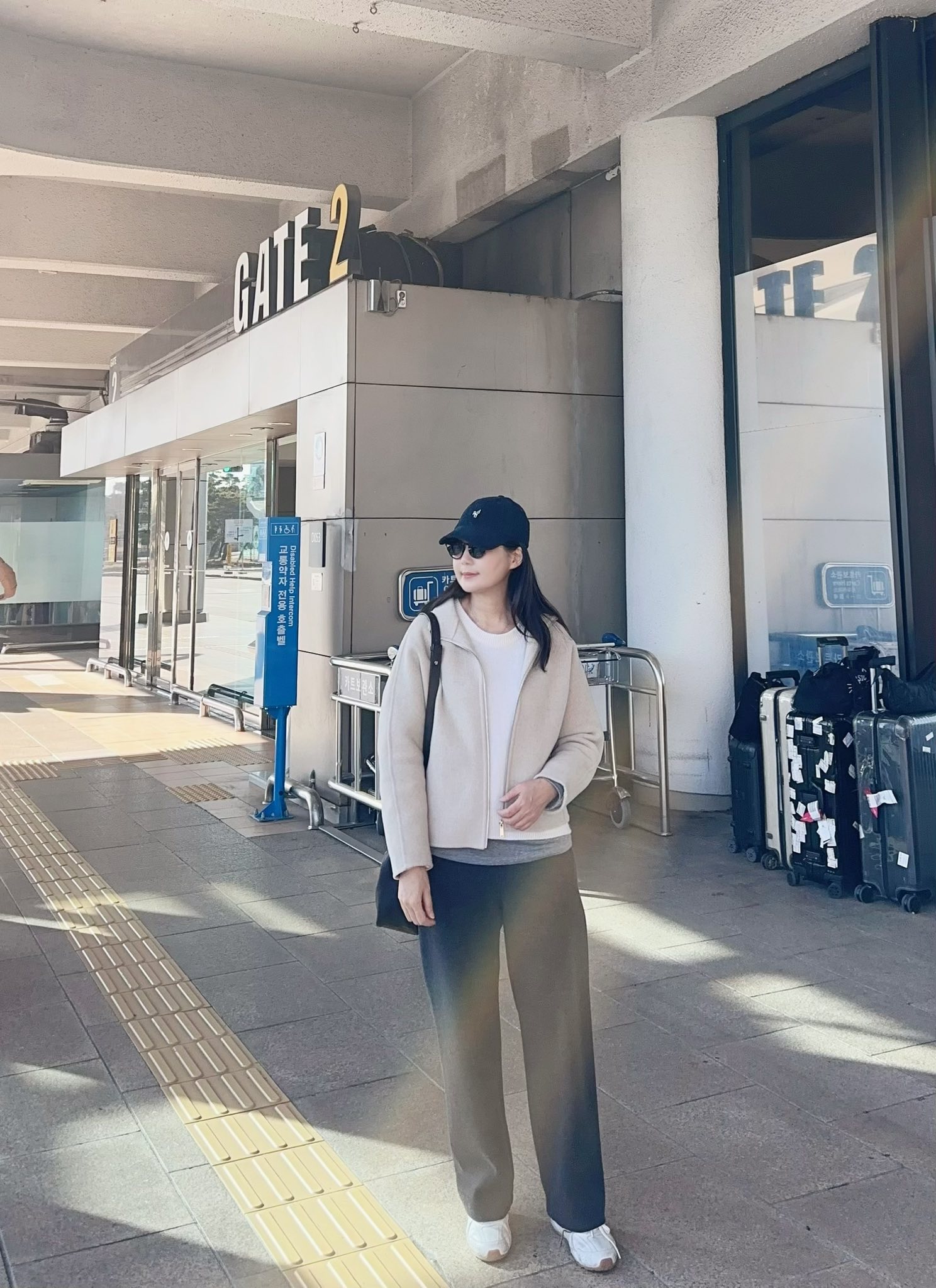 A23.俐落好穿立領拉鍊手工短大衣