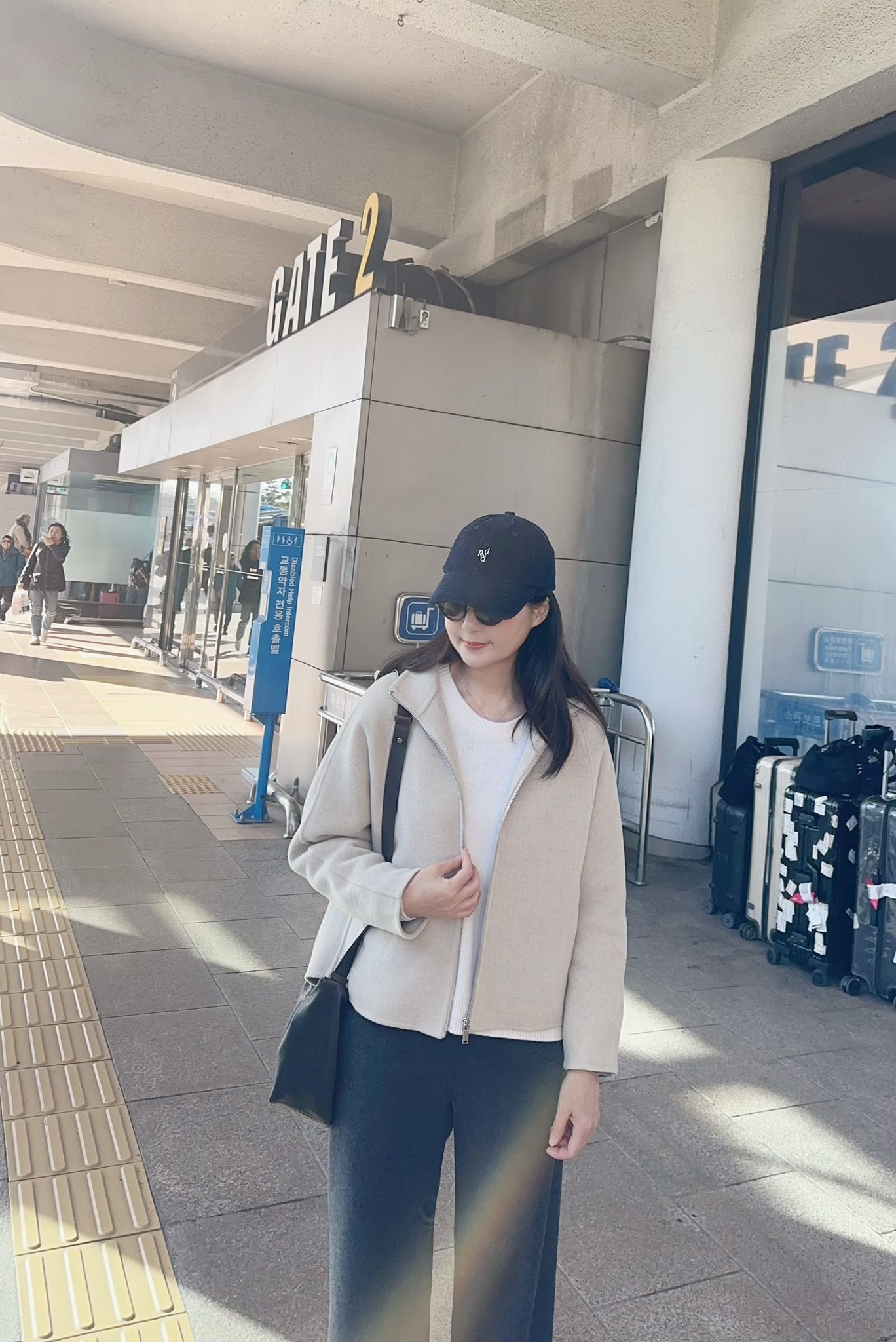 A23.俐落好穿立領拉鍊手工短大衣