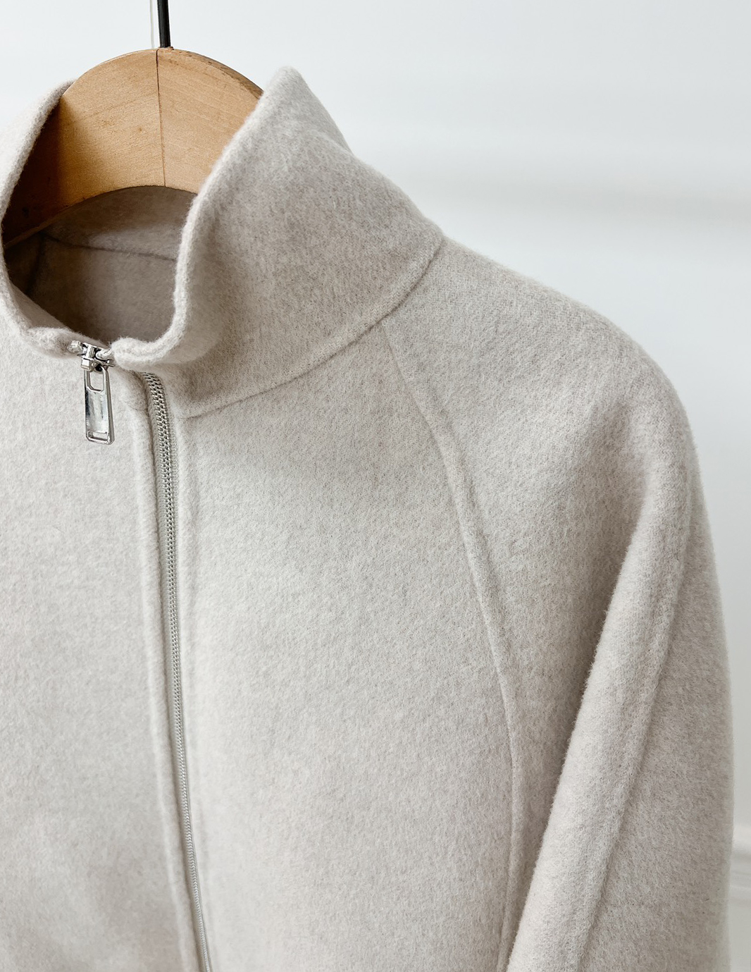 A23.俐落好穿立領拉鍊手工短大衣