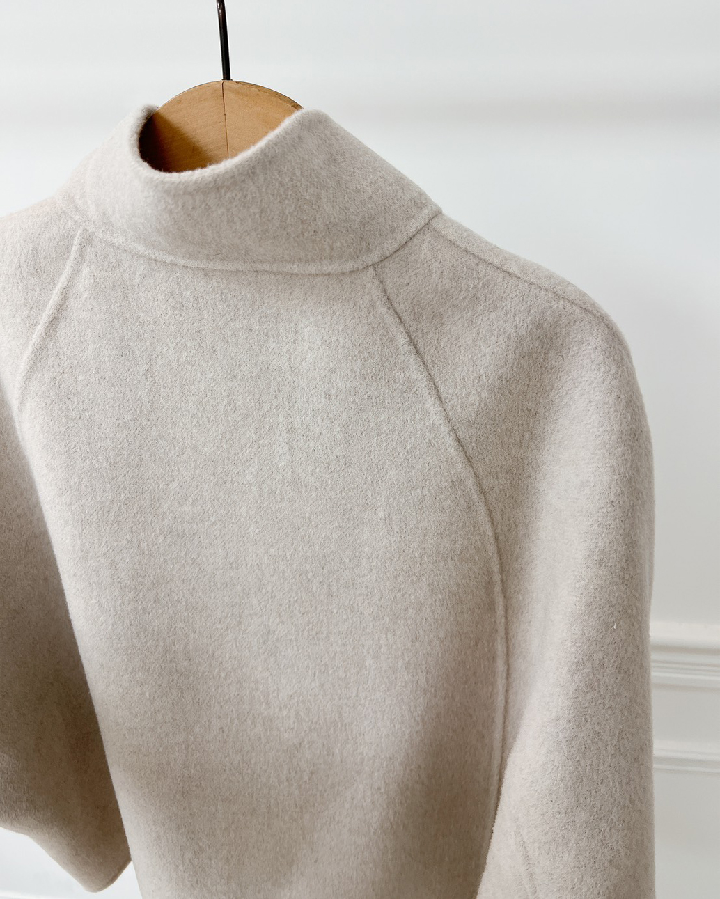 A23.俐落好穿立領拉鍊手工短大衣