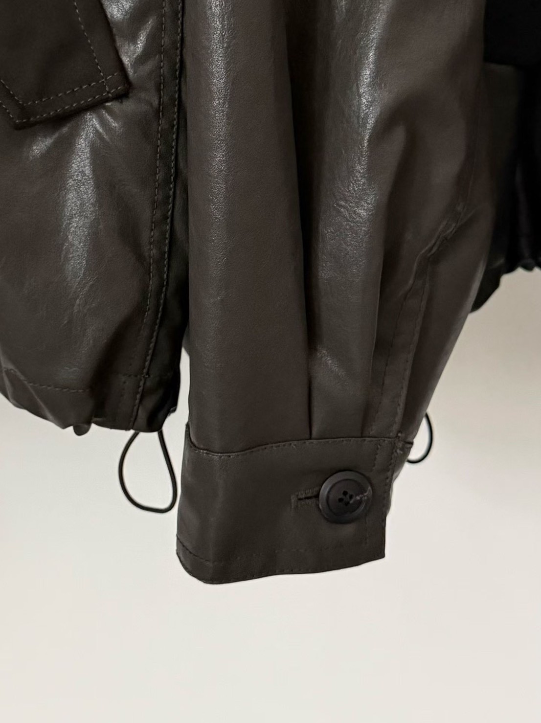 A66.率性落肩皮衣外套