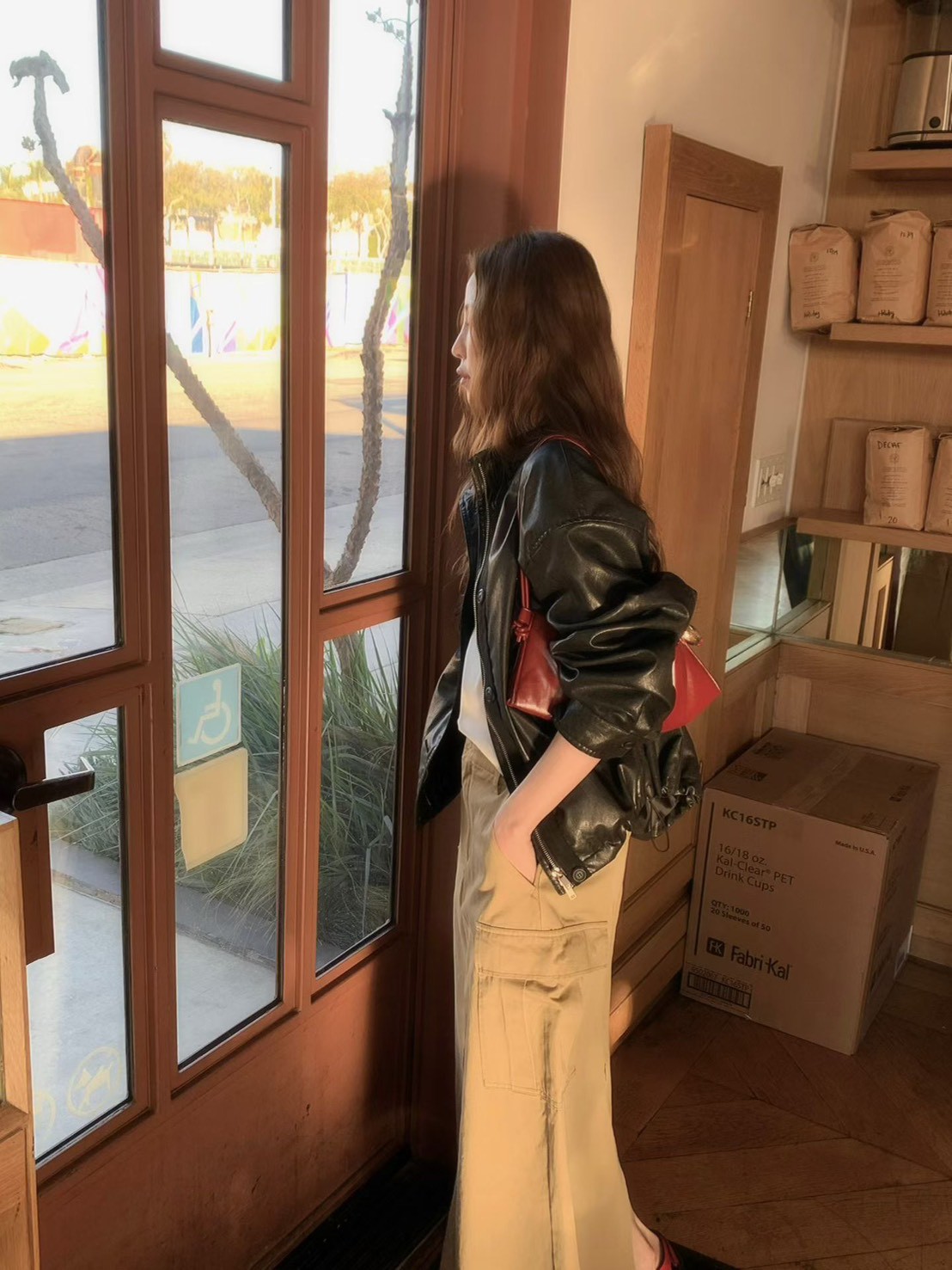 A66.率性落肩皮衣外套