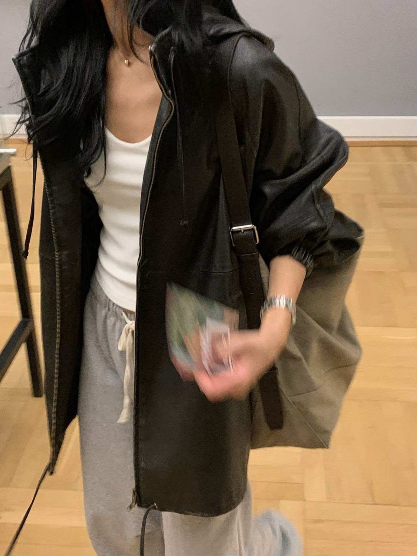 B72.小V家簡約女孩連帽皮外套