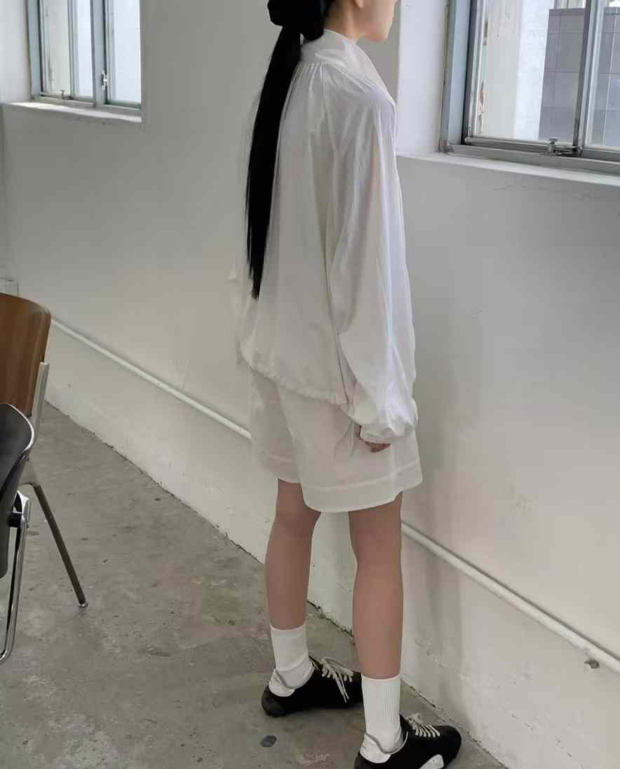 A11.輕薄百搭拉鍊夾克