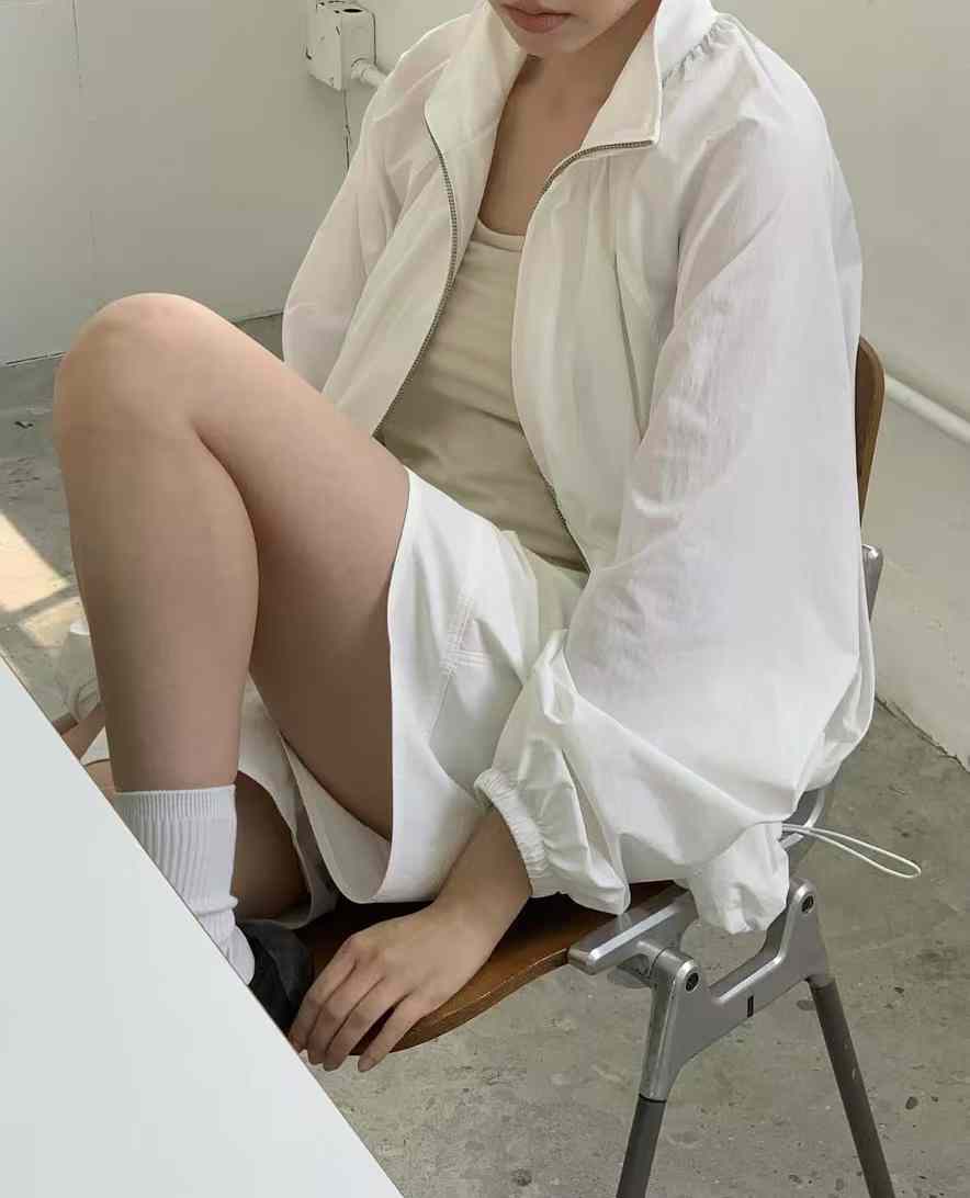 A11.輕薄百搭拉鍊夾克