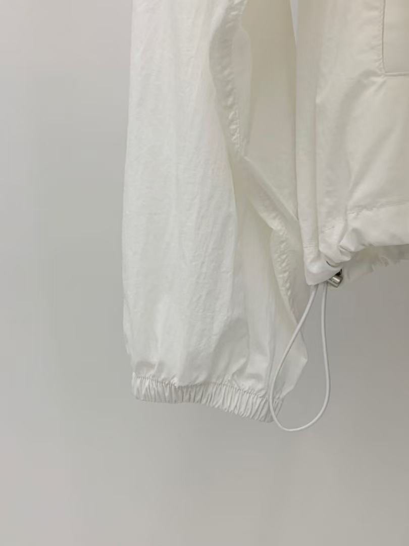 A11.輕薄百搭拉鍊夾克