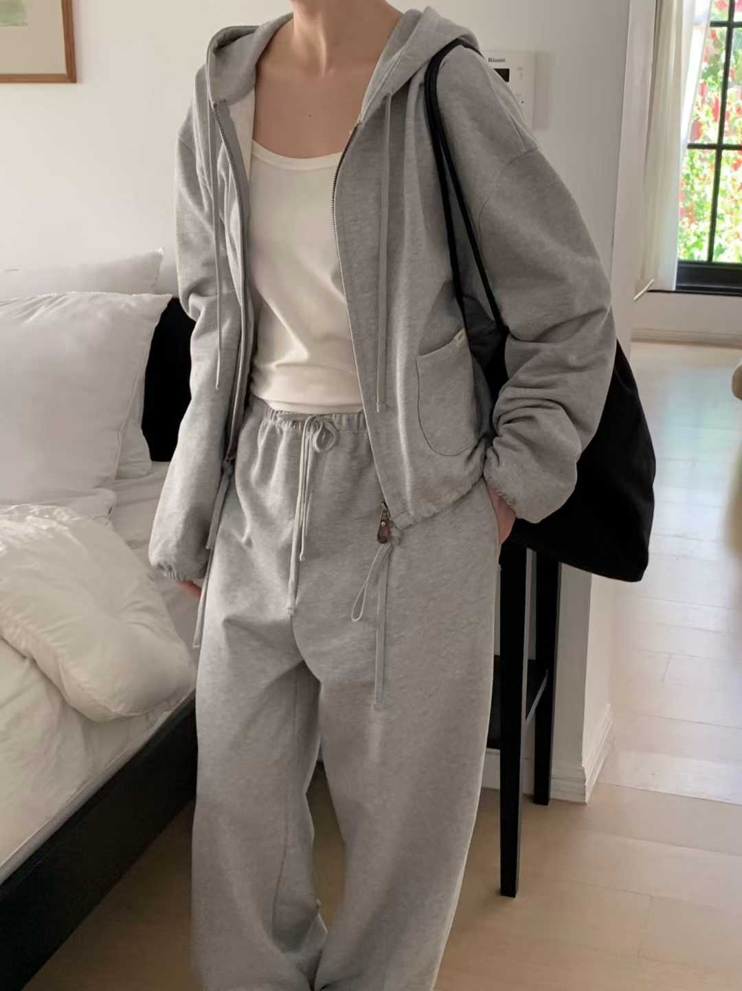 A63.小V家特色口袋連帽拉鍊外套