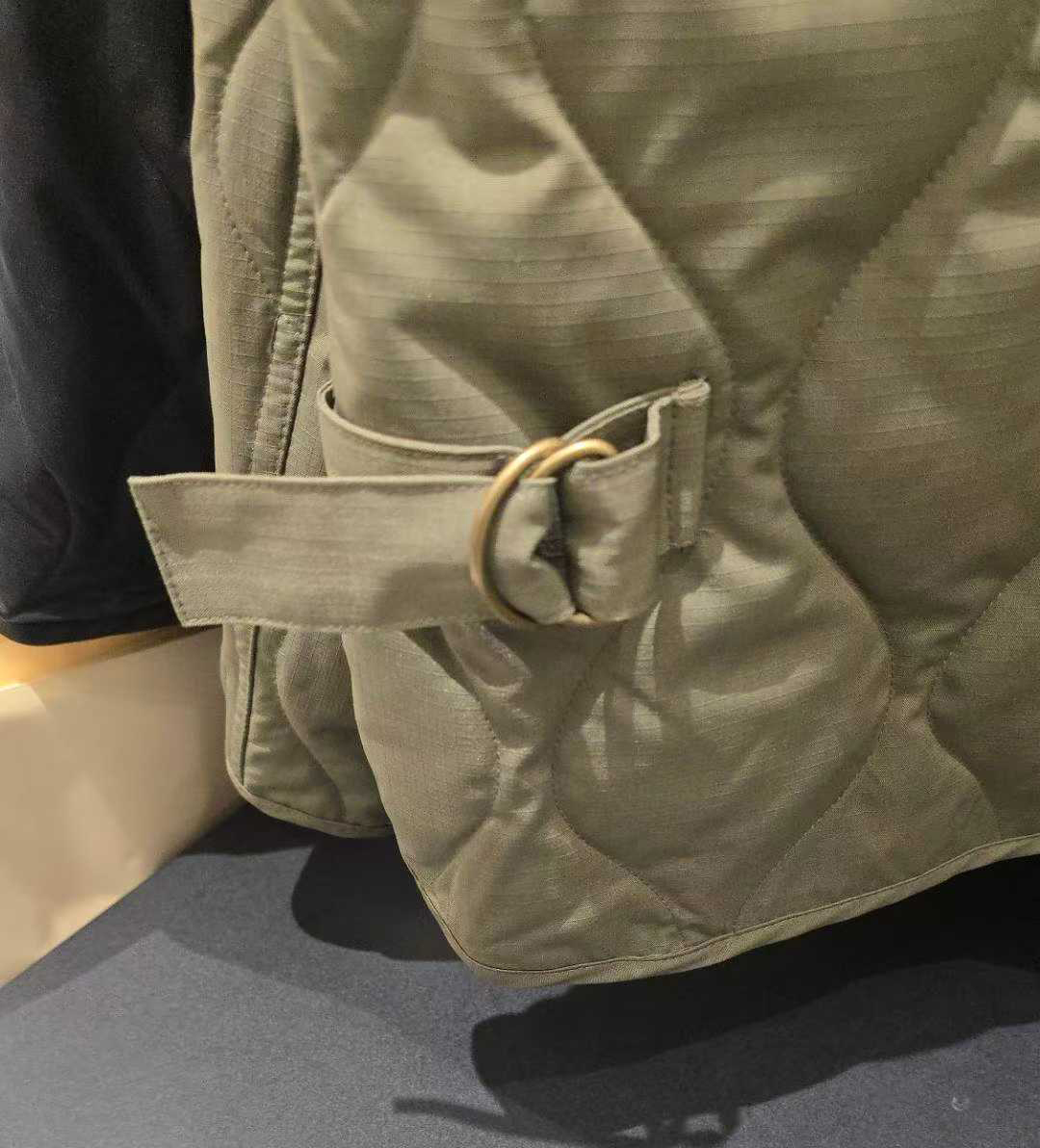 B121.小臉歐膩菱格車線鋪棉外套