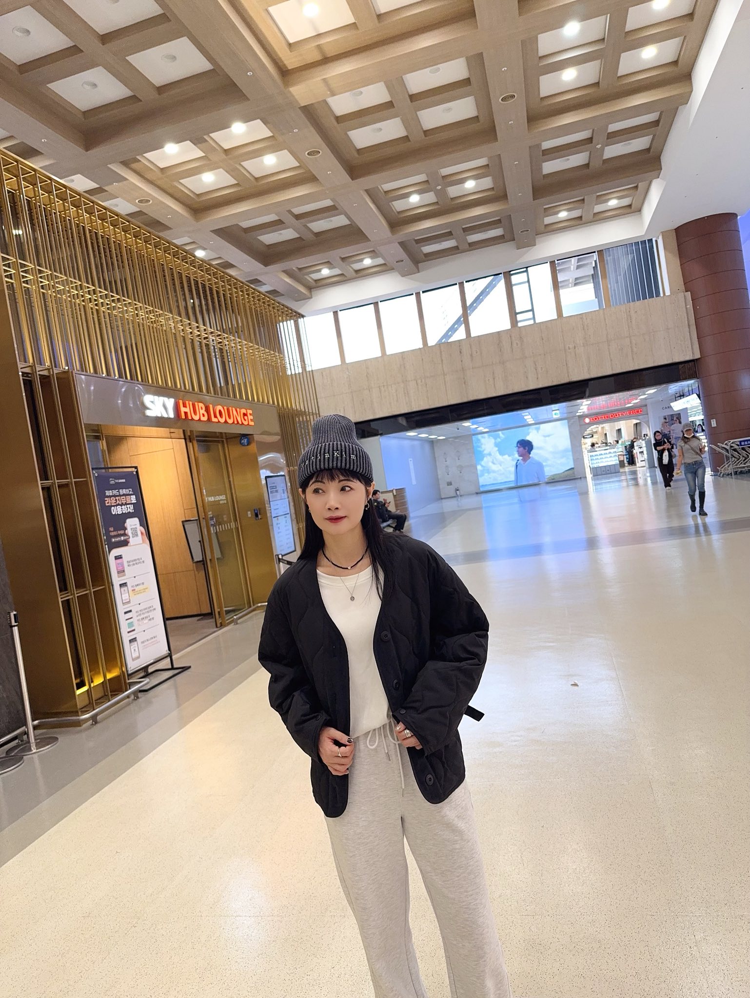 B121.小臉歐膩菱格車線鋪棉外套