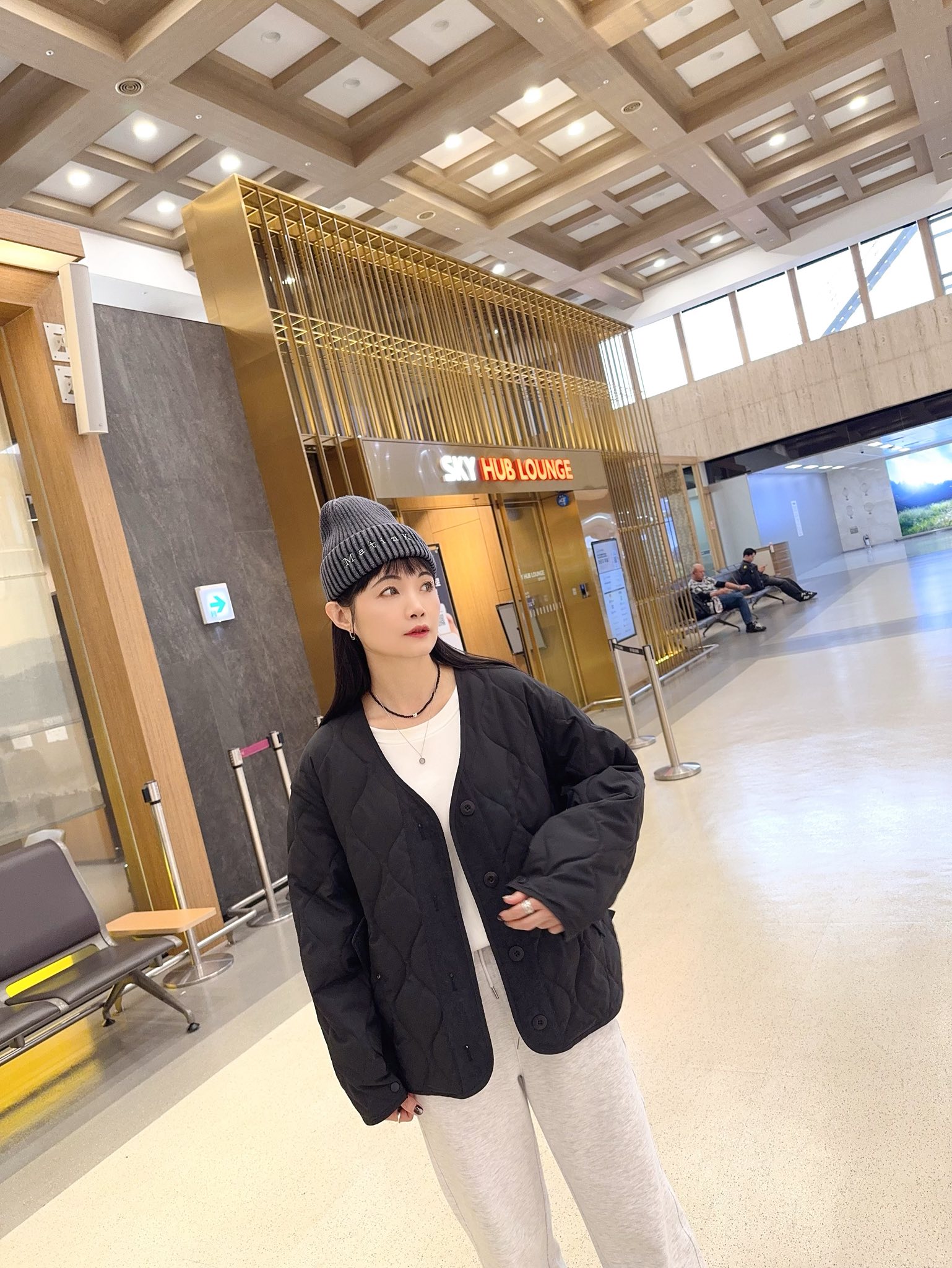 B121.小臉歐膩菱格車線鋪棉外套