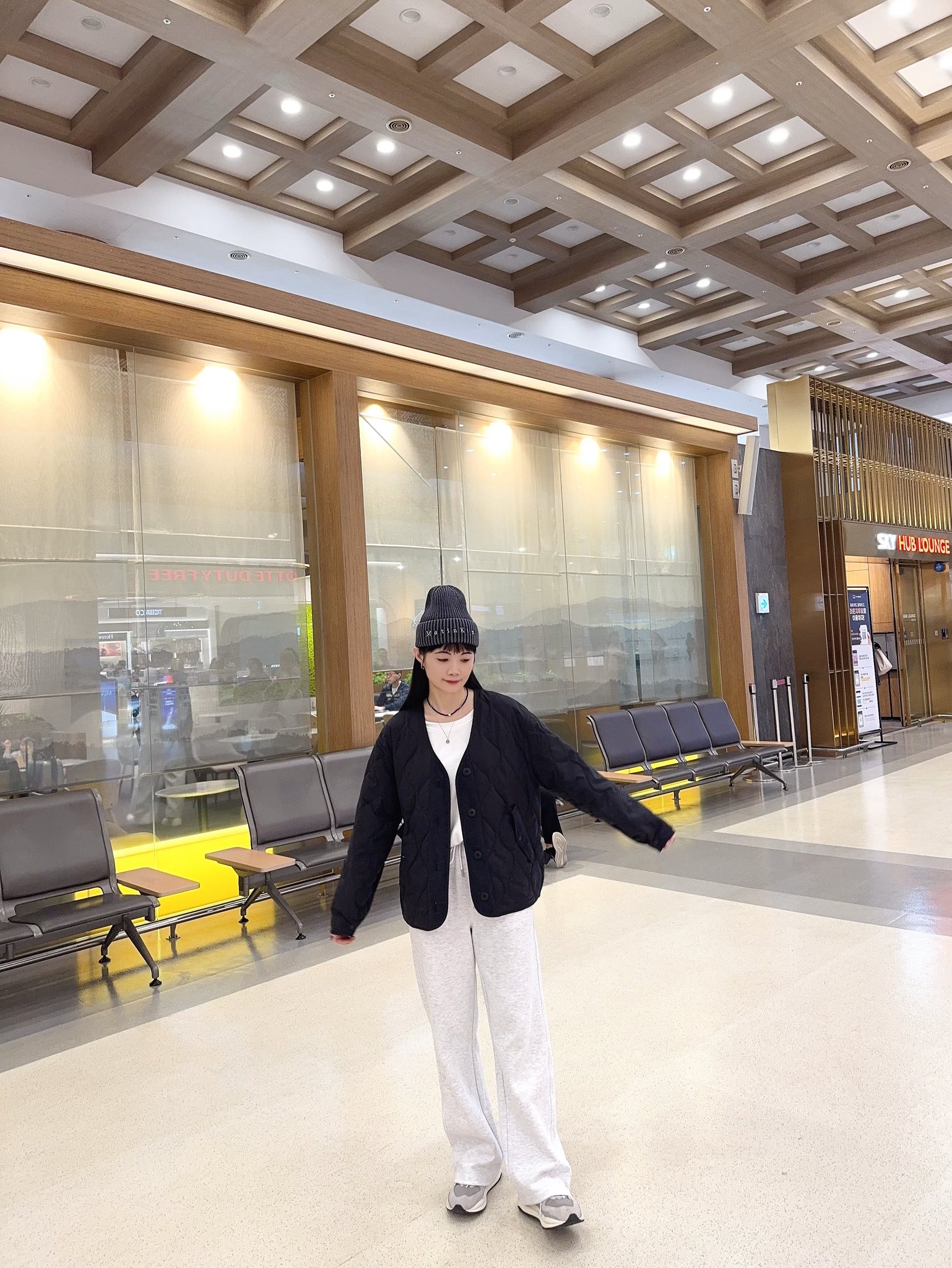 B121.小臉歐膩菱格車線鋪棉外套