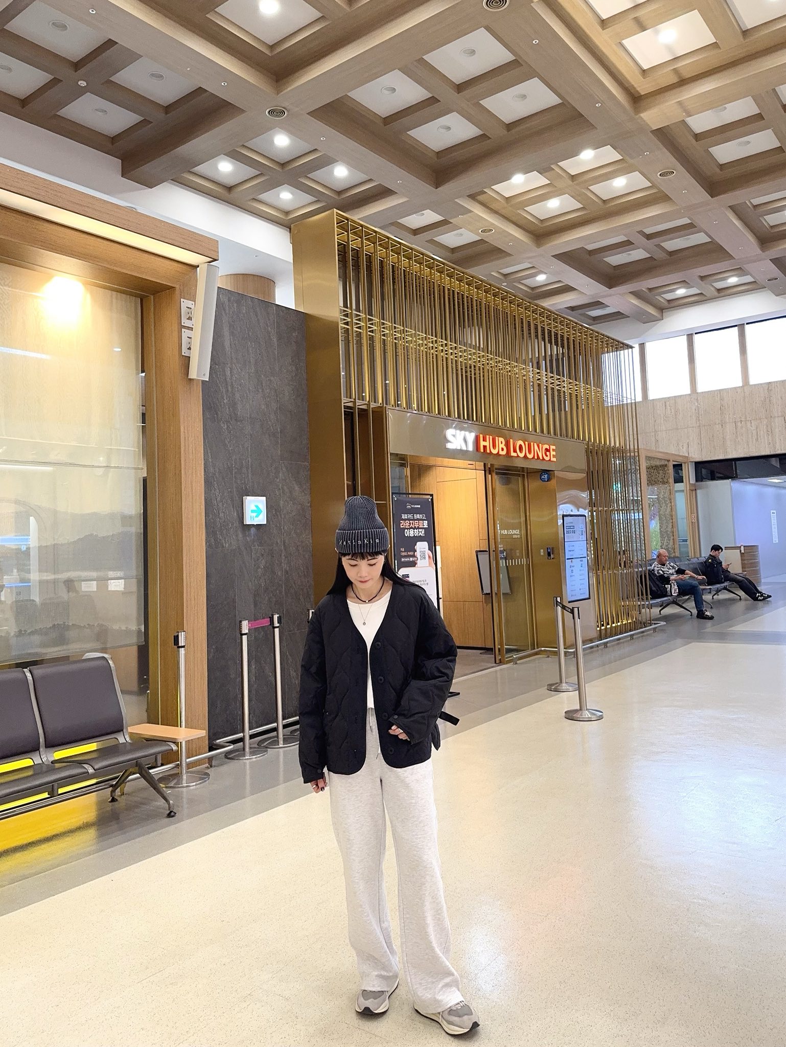 B121.小臉歐膩菱格車線鋪棉外套