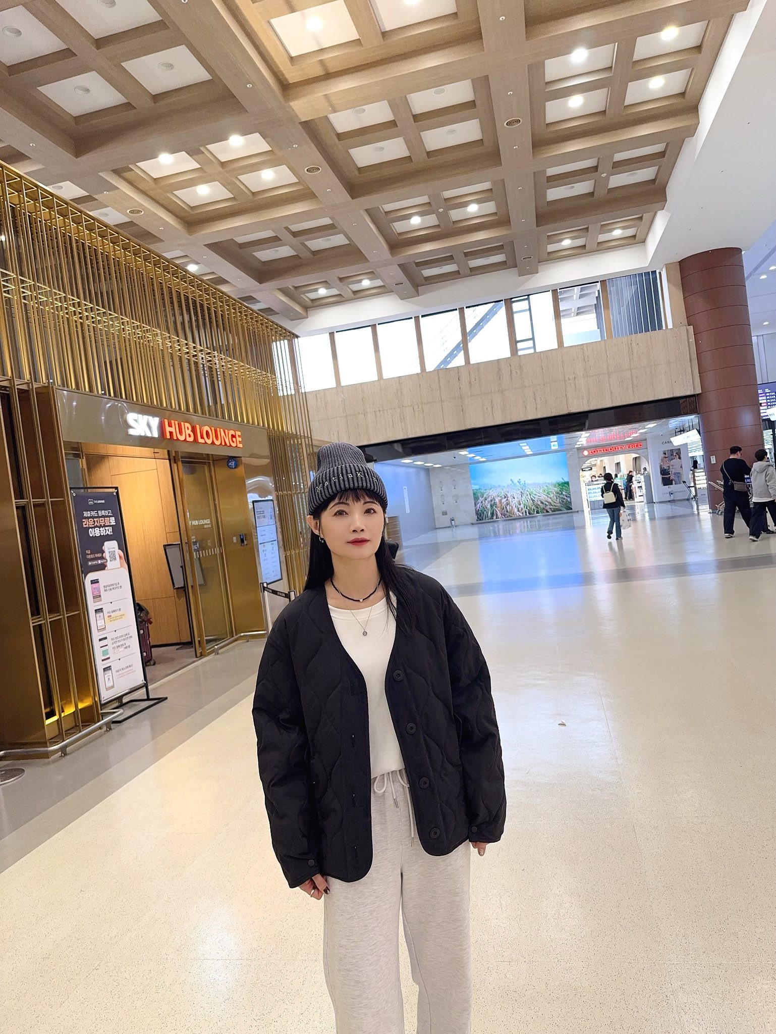 B121.小臉歐膩菱格車線鋪棉外套