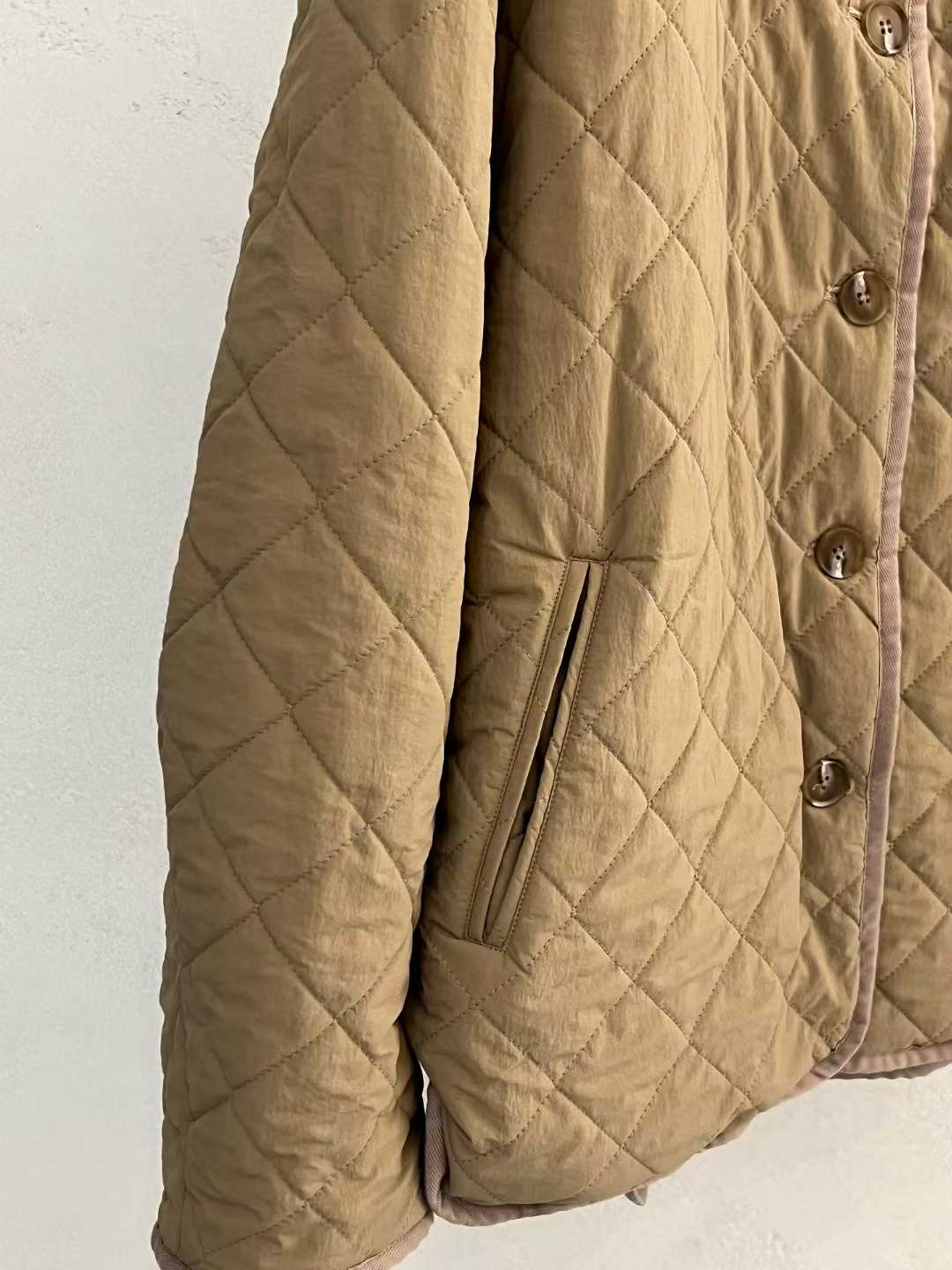 B25.簡單圓領菱格內刷毛外套