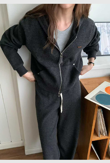 A44.休閒坑條小皮標連帽外套