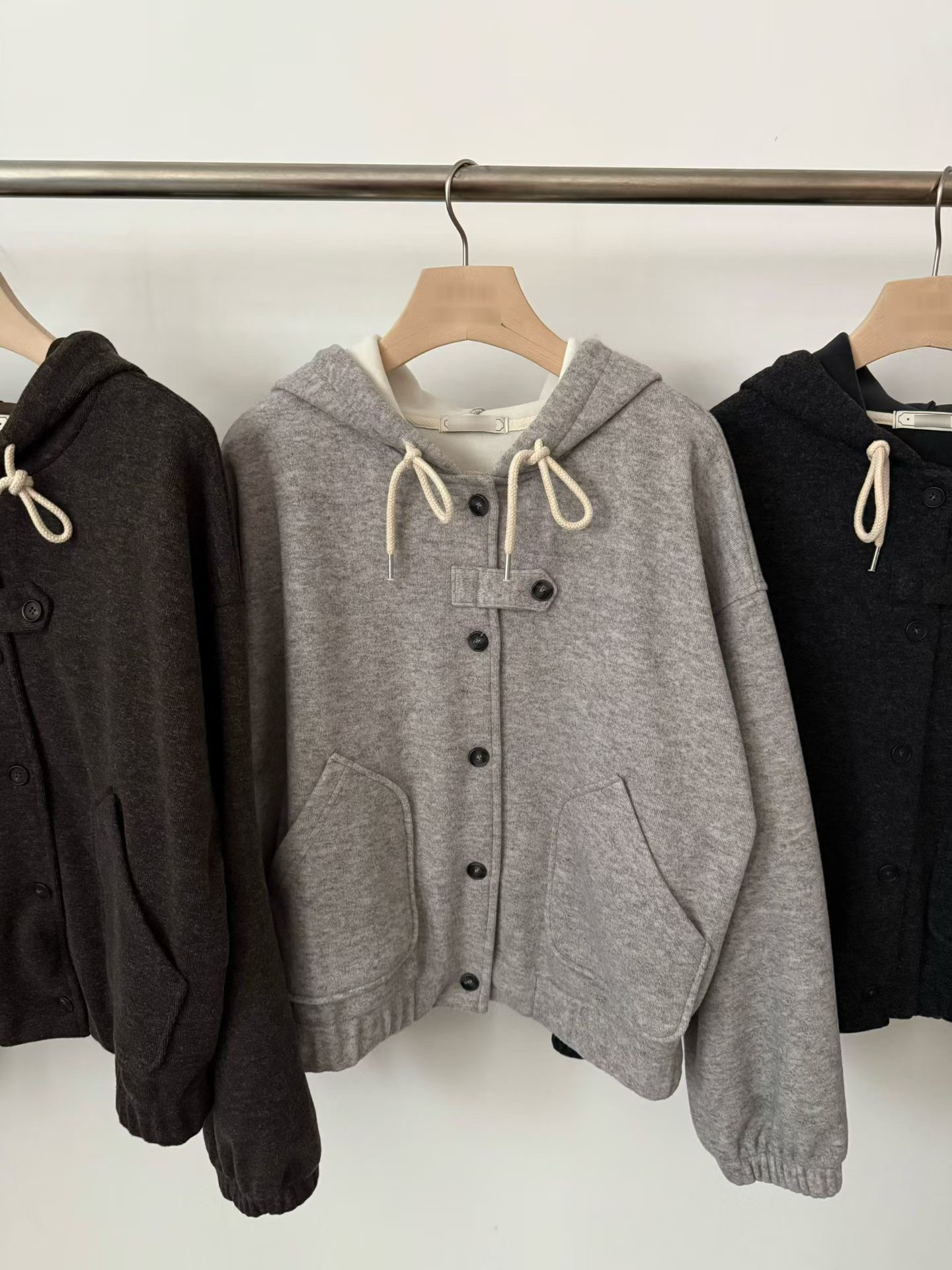 A75.輕鬆可愛連帽拉繩外套