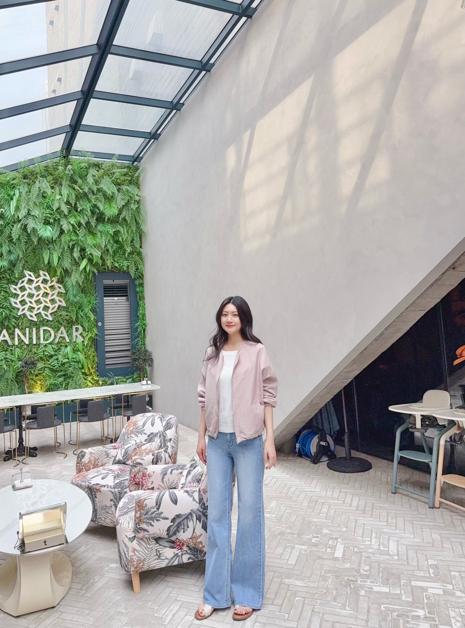 B110.氣質淺色好搭拉鍊薄外套