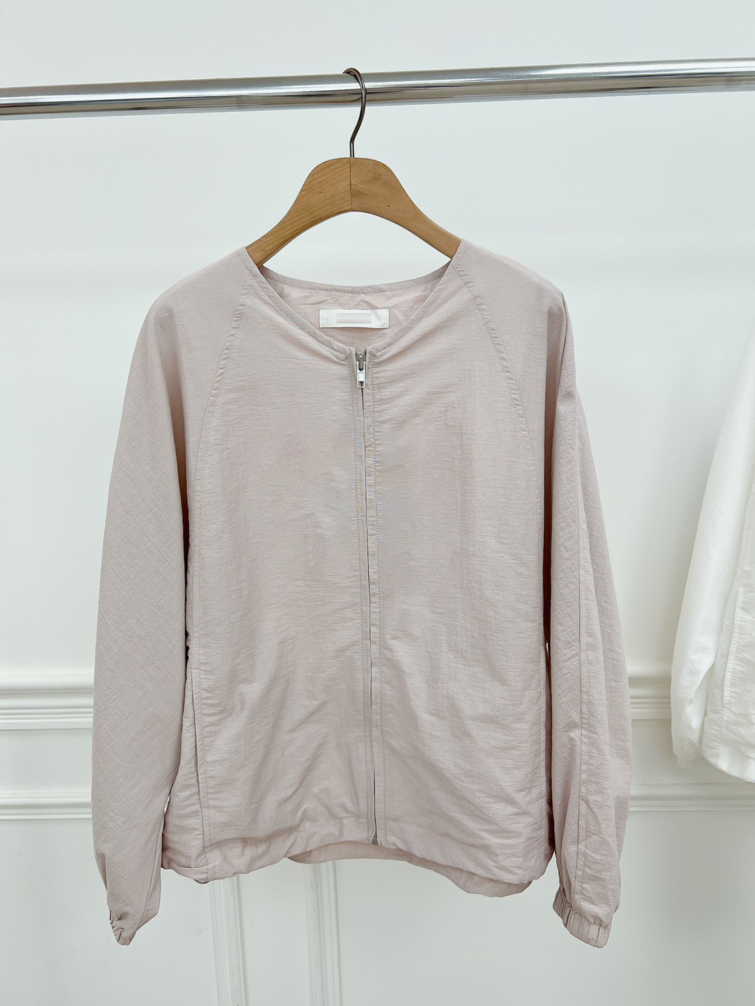 B110.氣質淺色好搭拉鍊薄外套