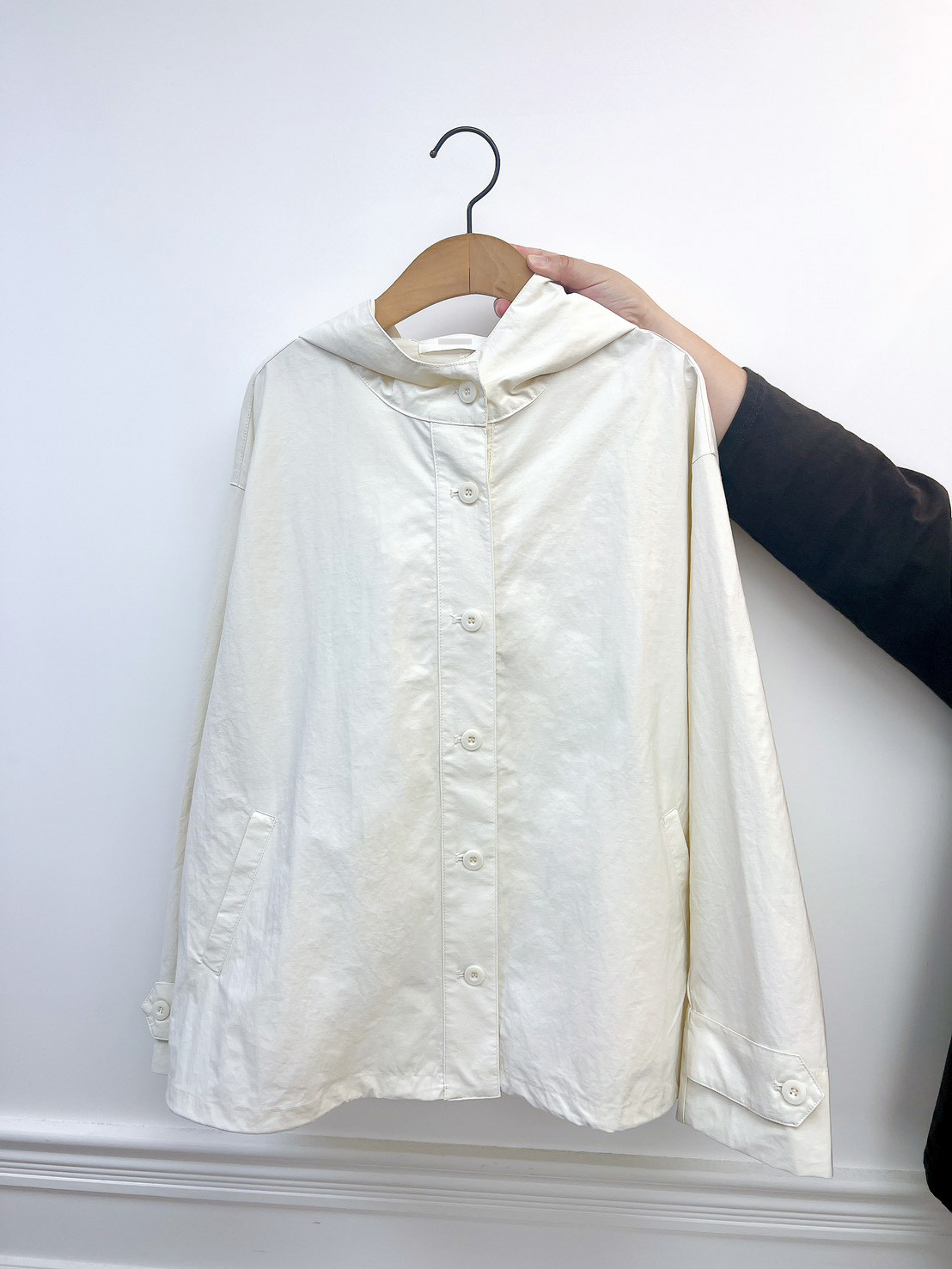 B80.春日奶油連帽排扣薄外套