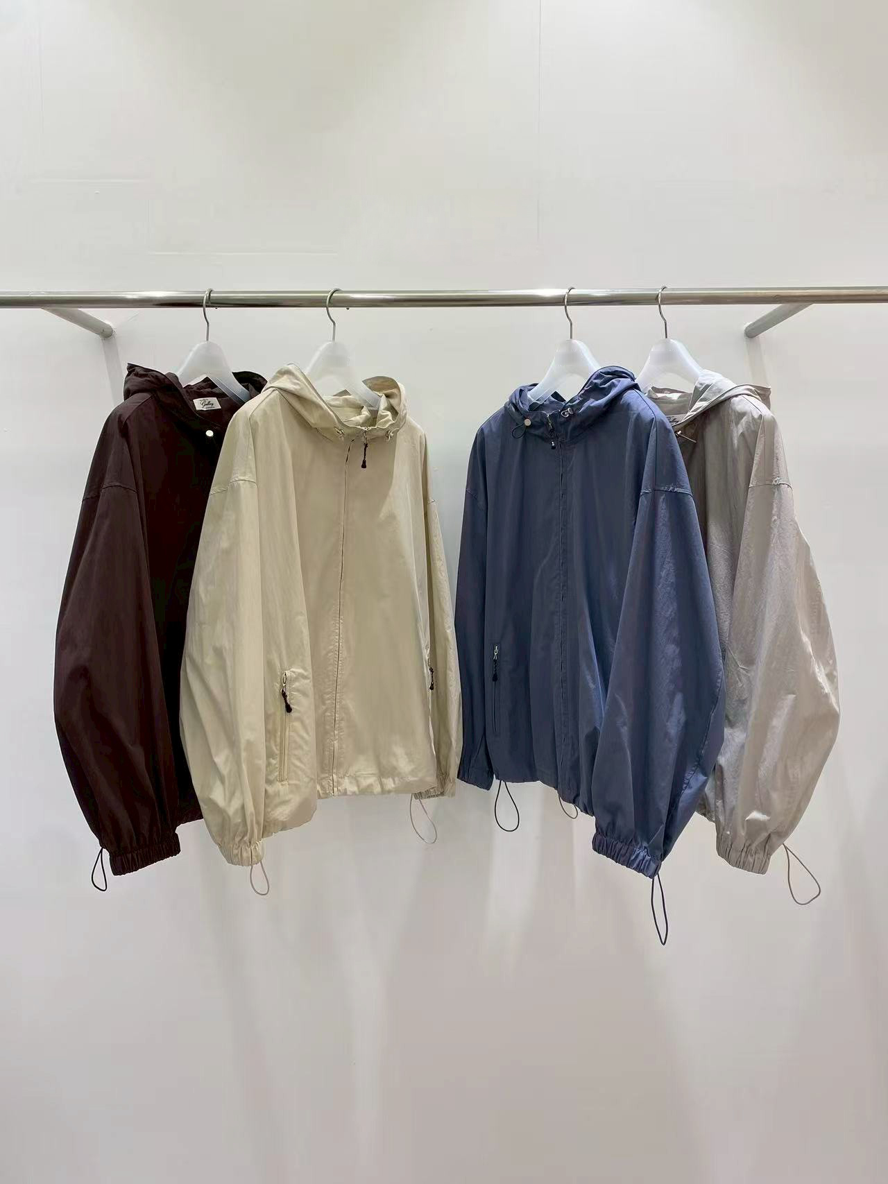 B47.G牌輕量連帽防風外套