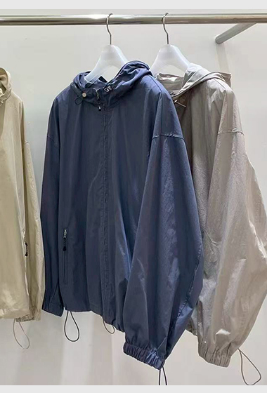 B47.G牌輕量連帽防風外套