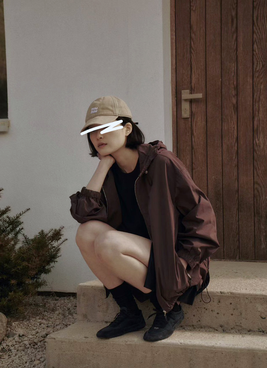 B47.G牌輕量連帽防風外套