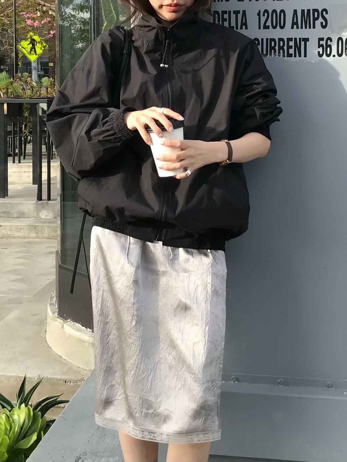 B61.小V家後背繡字防風外套