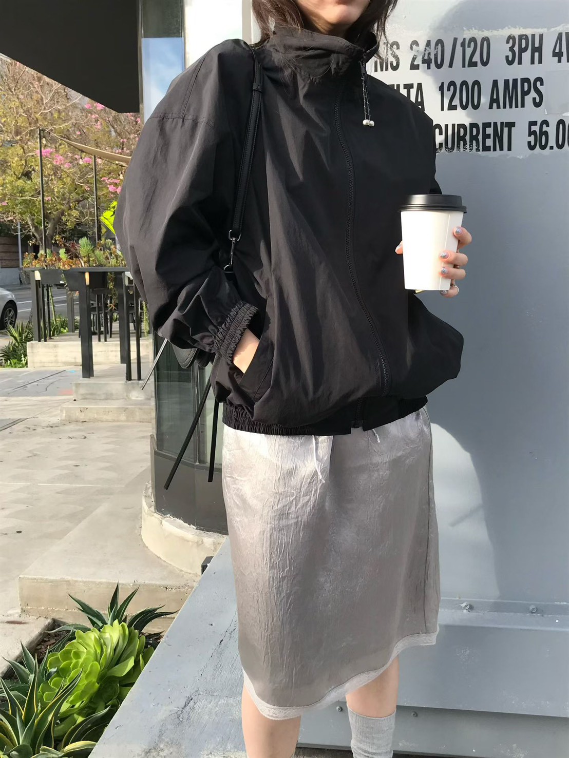 B61.小V家後背繡字防風外套