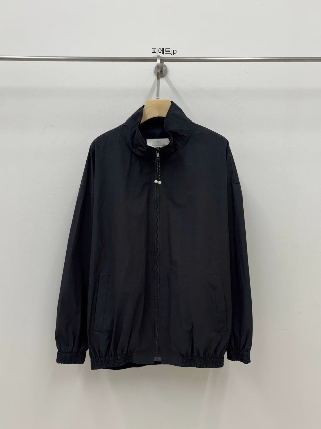 B61.小V家後背繡字防風外套