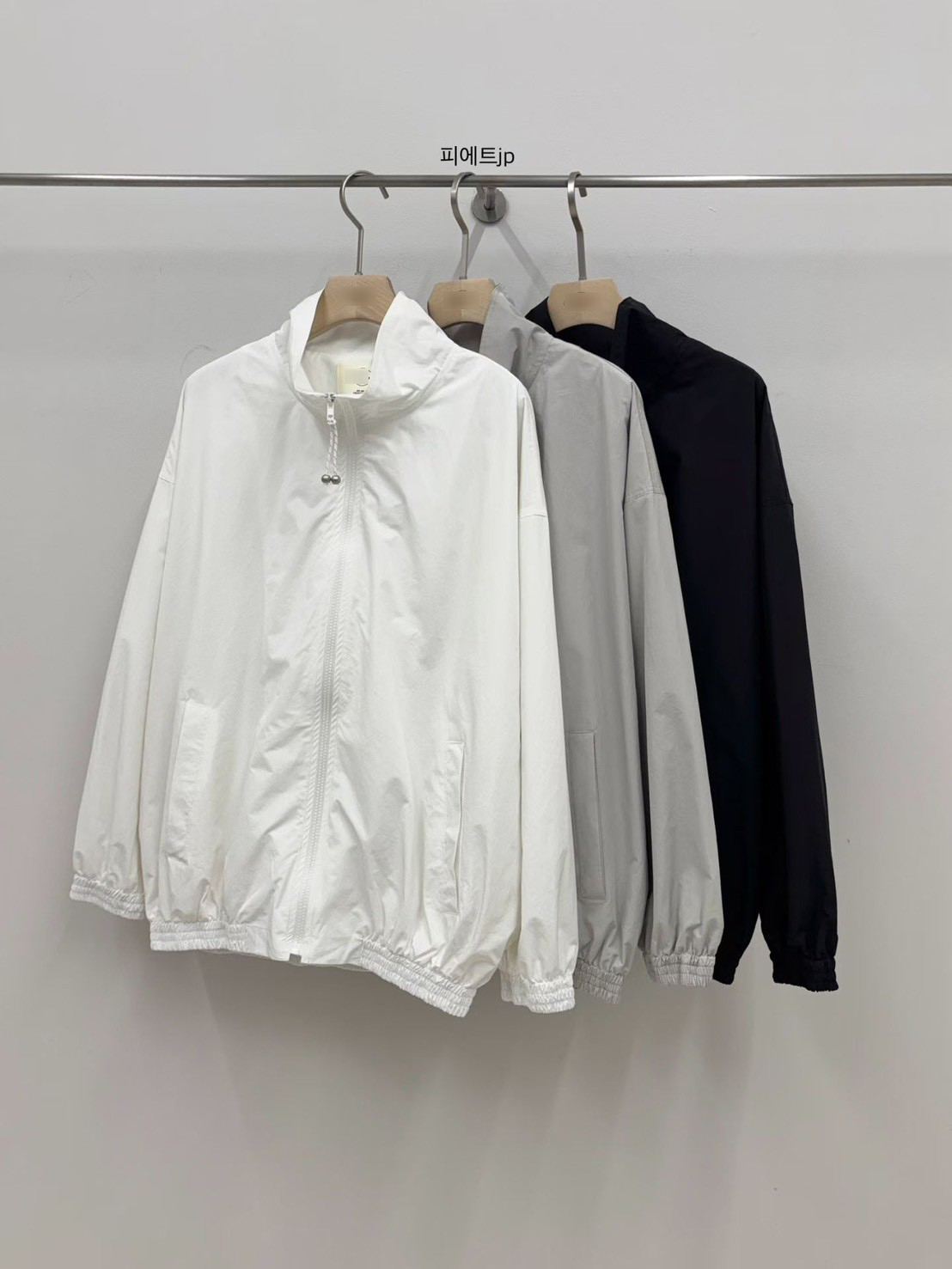 B61.小V家後背繡字防風外套