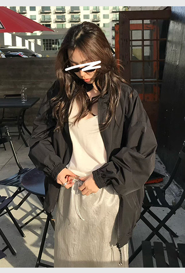 B61.小V家後背繡字防風外套