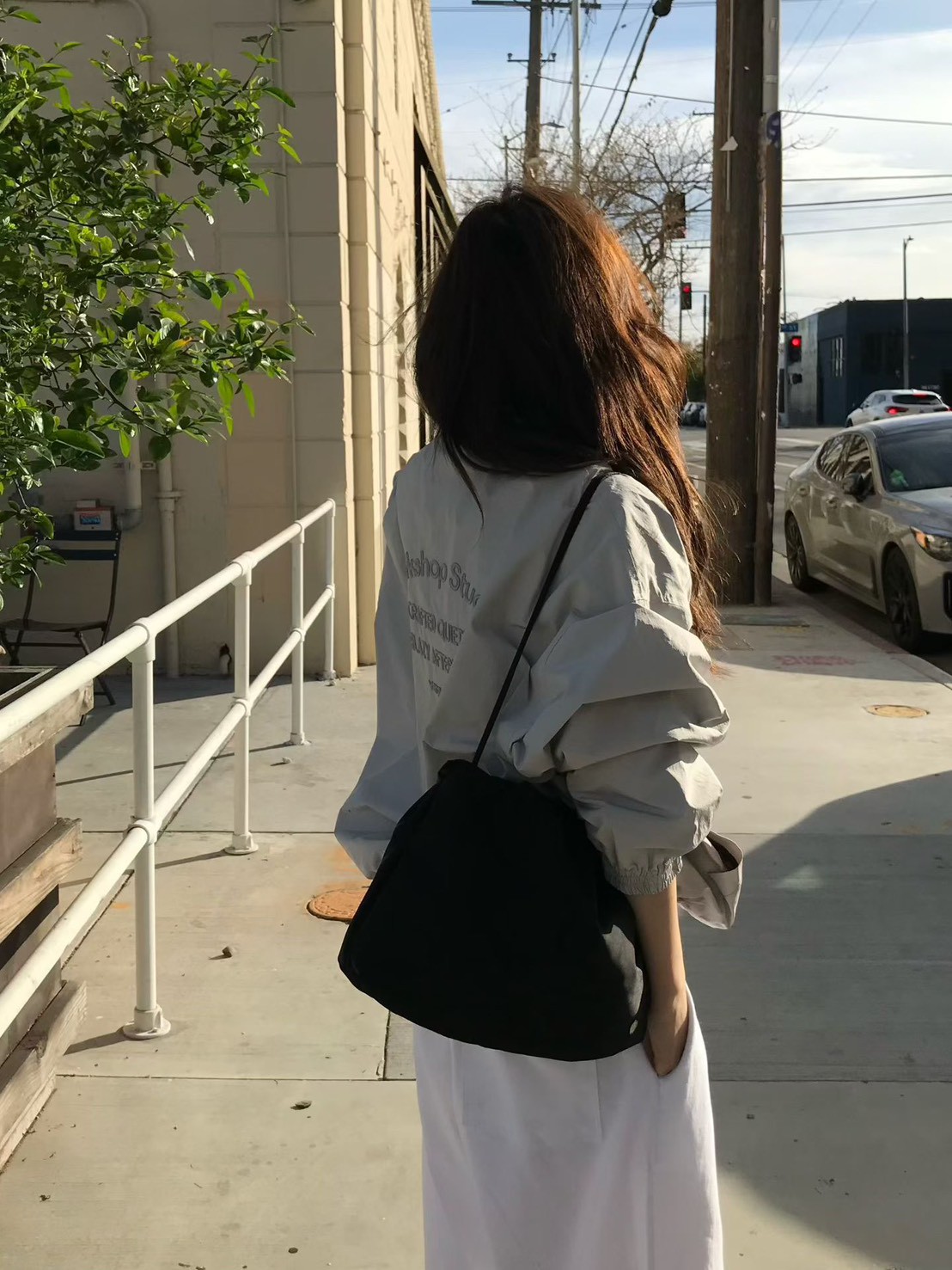 B61.小V家後背繡字防風外套