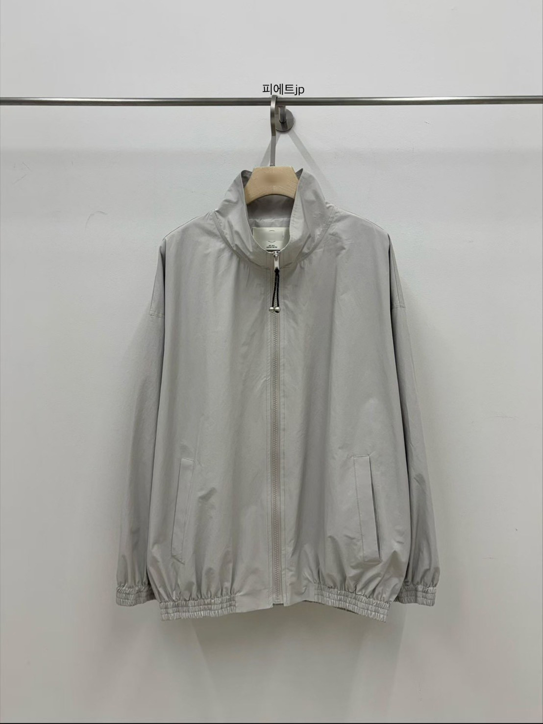 B61.小V家後背繡字防風外套