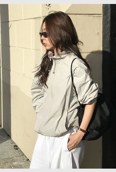 B61.小V家後背繡字防風外套