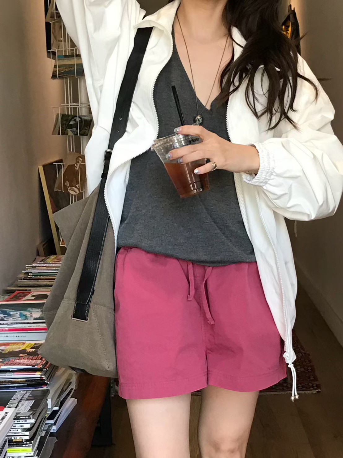 B61.小V家後背繡字防風外套