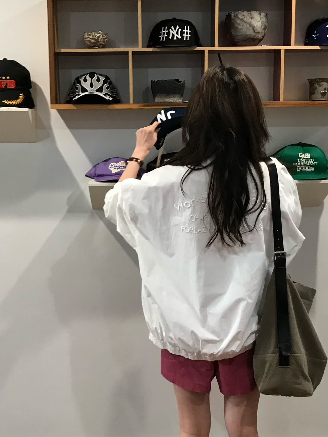 B61.小V家後背繡字防風外套