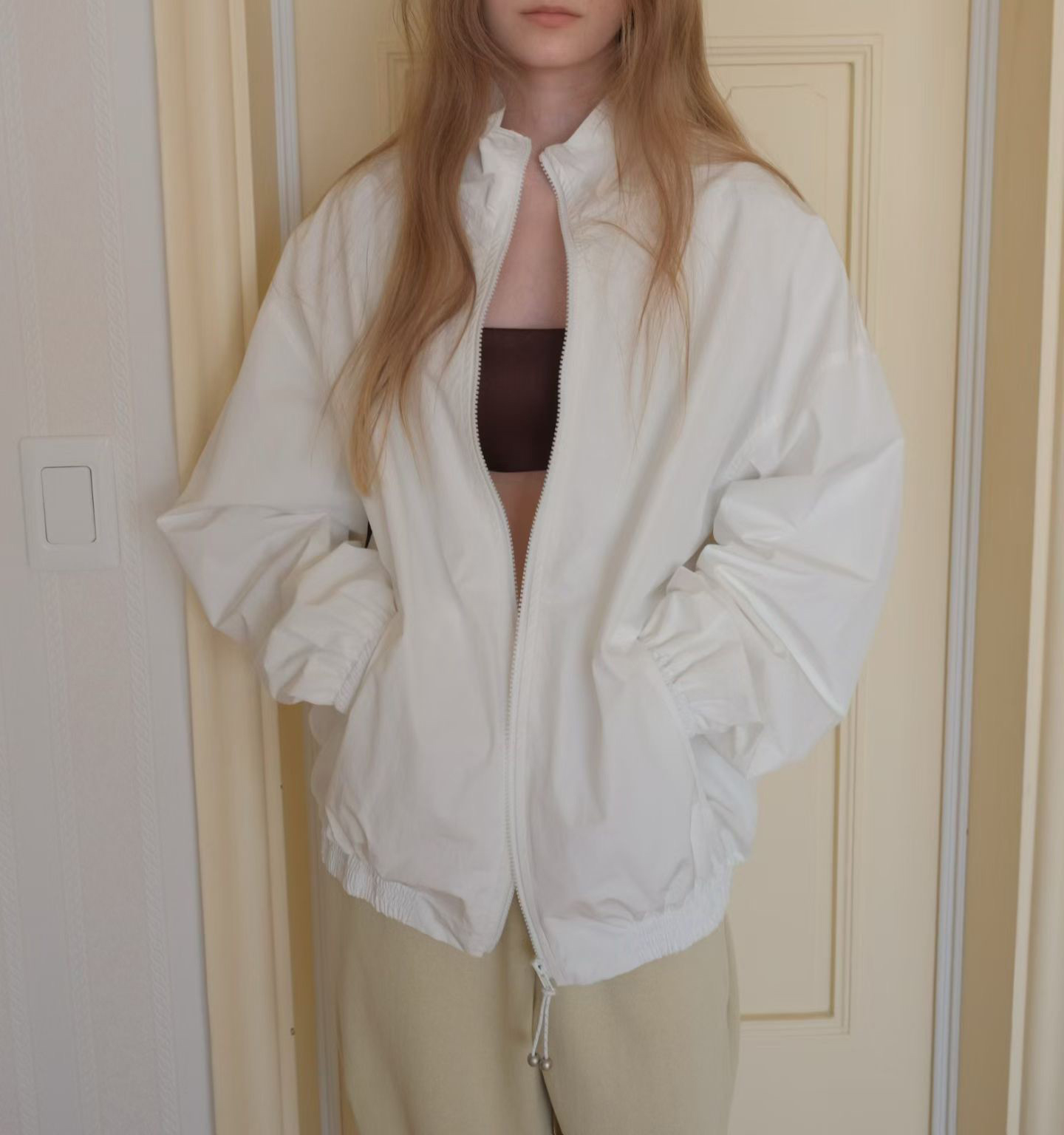 B61.小V家後背繡字防風外套