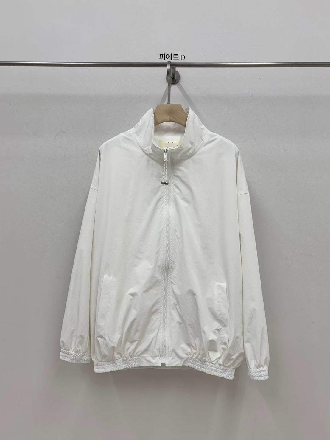 B61.小V家後背繡字防風外套