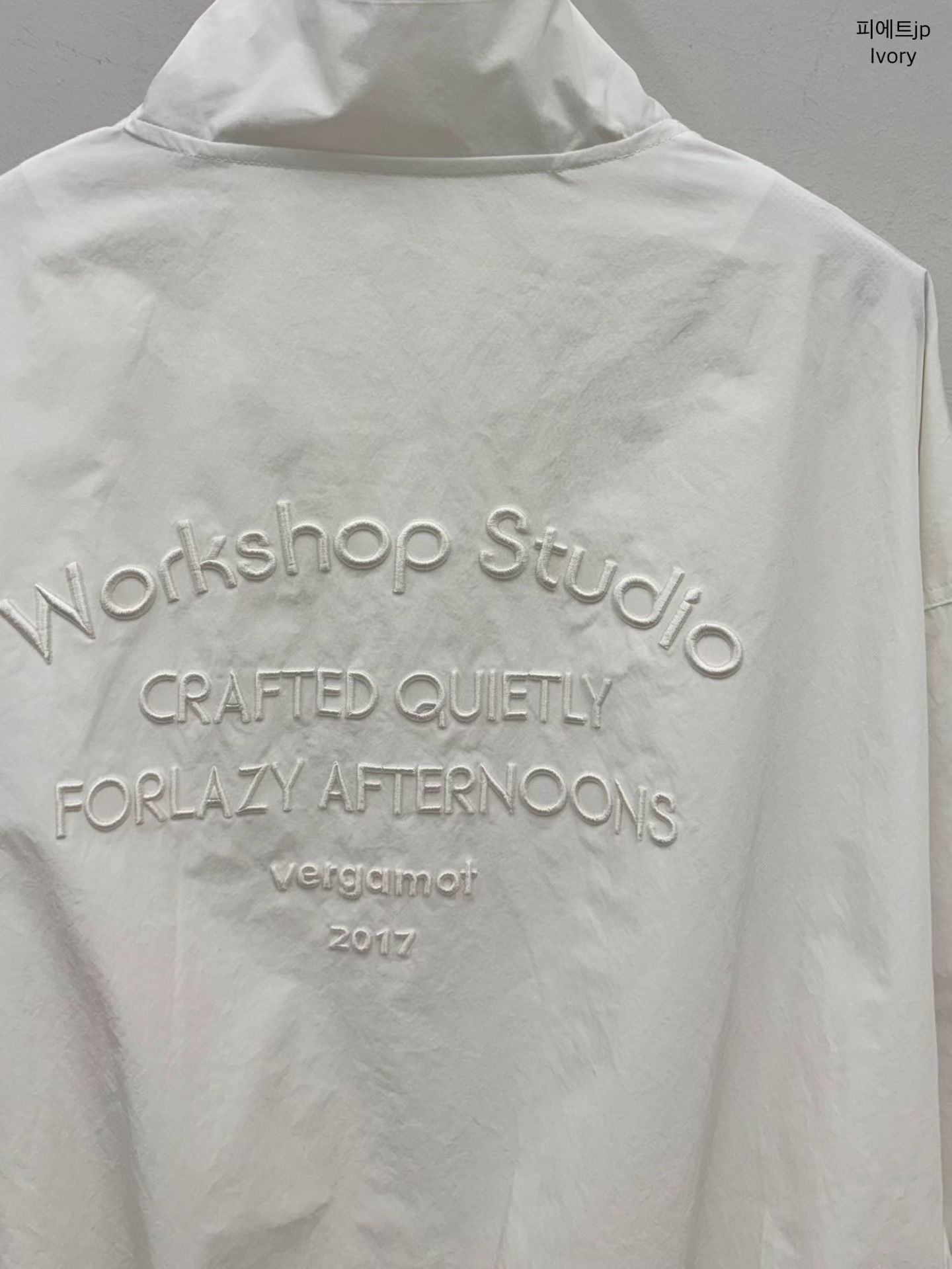 B61.小V家後背繡字防風外套