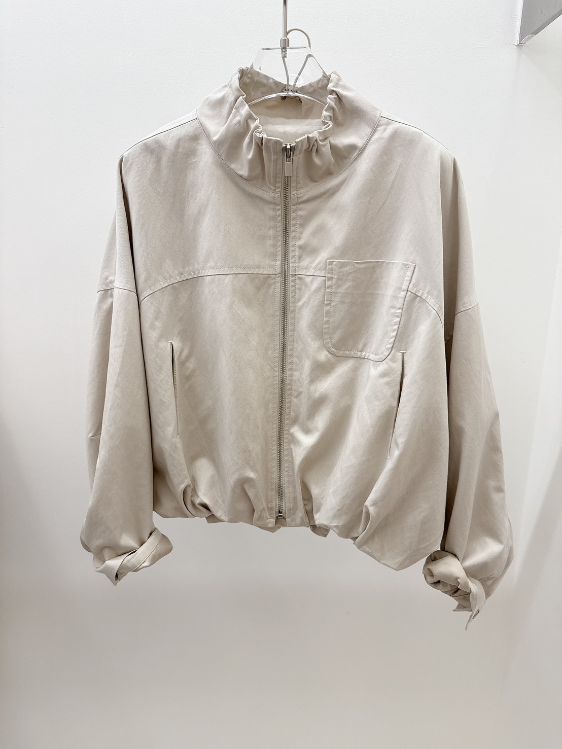 A13.奶霜造型剪接防風拉鍊外套