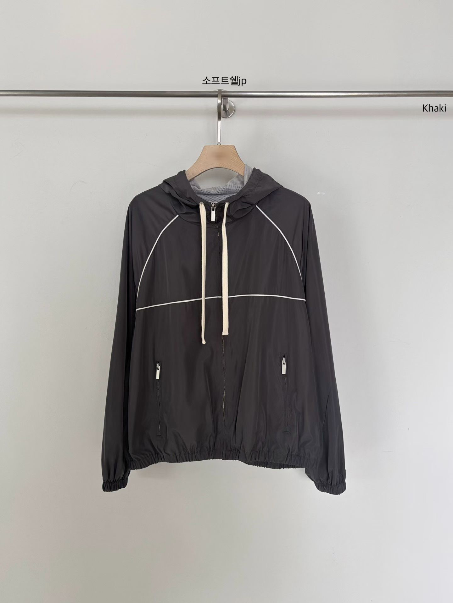 B93.小V家運動風拉鍊外套