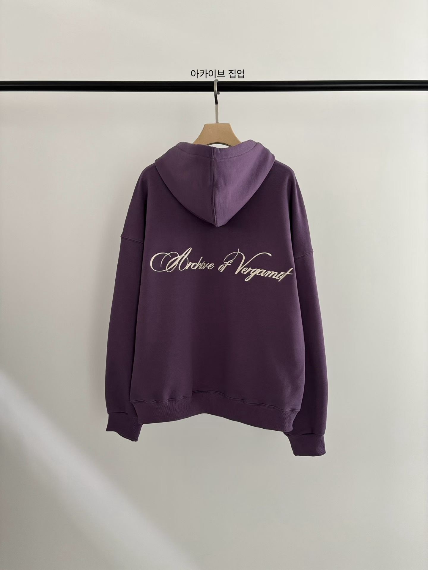 B67.小V家品牌繡字連帽外套
