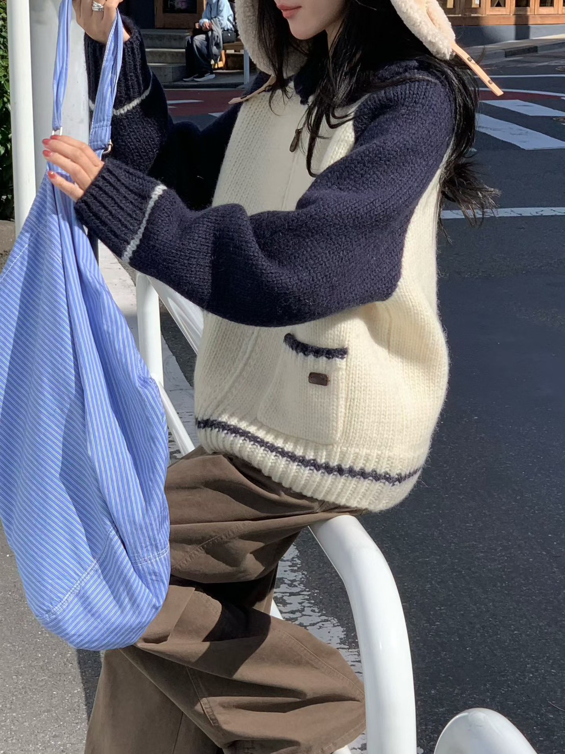 A09.小V家俏皮100%WOOL拼色拉鍊外套