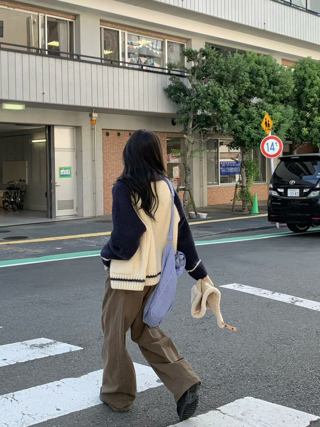 A09.小V家俏皮100%WOOL拼色拉鍊外套