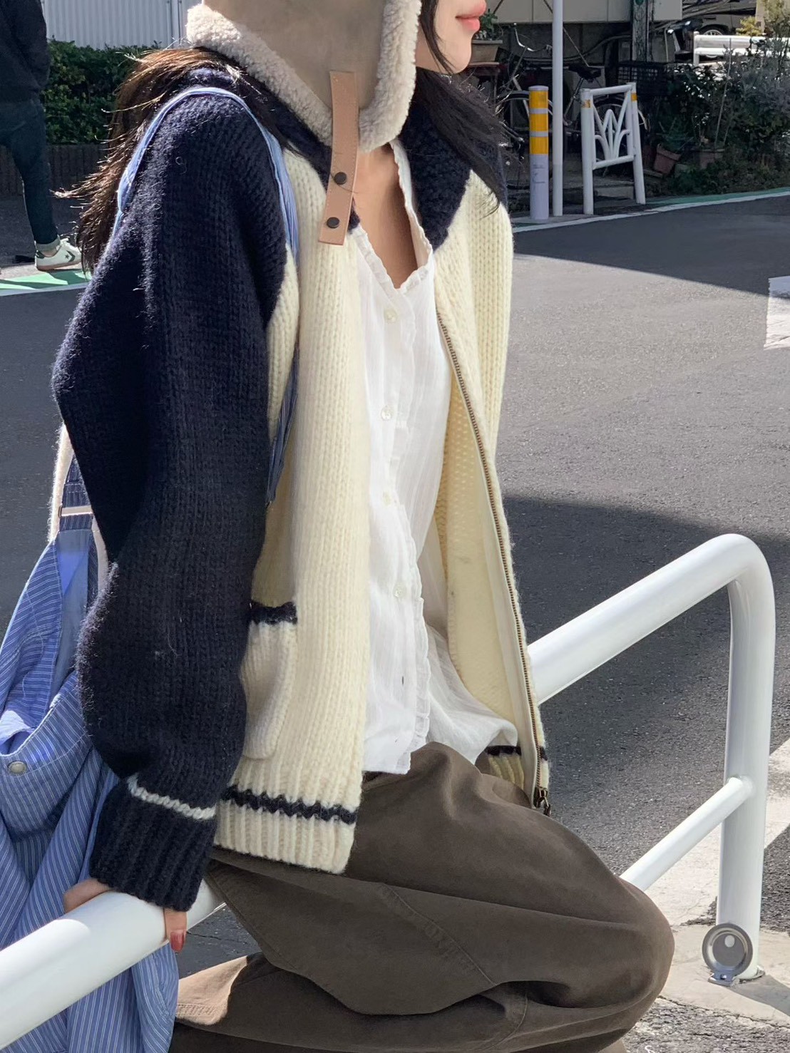 A09.小V家俏皮100%WOOL拼色拉鍊外套