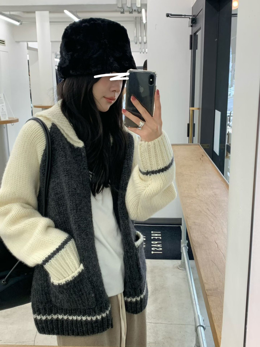 A09.小V家俏皮100%WOOL拼色拉鍊外套