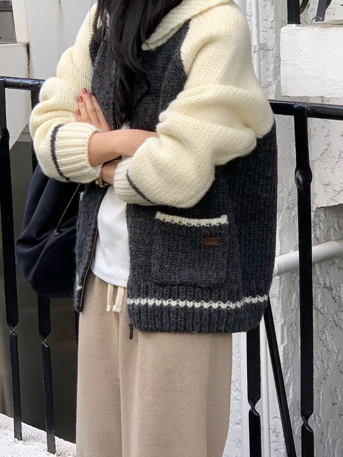 A09.小V家俏皮100%WOOL拼色拉鍊外套