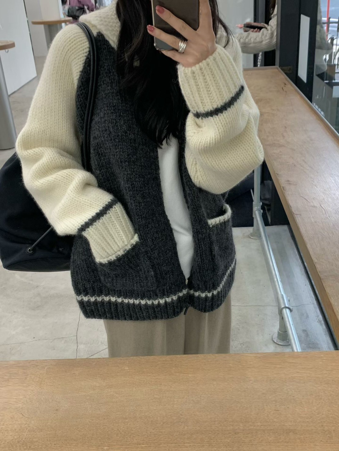 A09.小V家俏皮100%WOOL拼色拉鍊外套